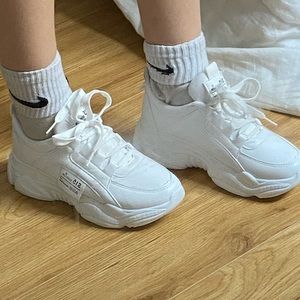 white chunky sneackers